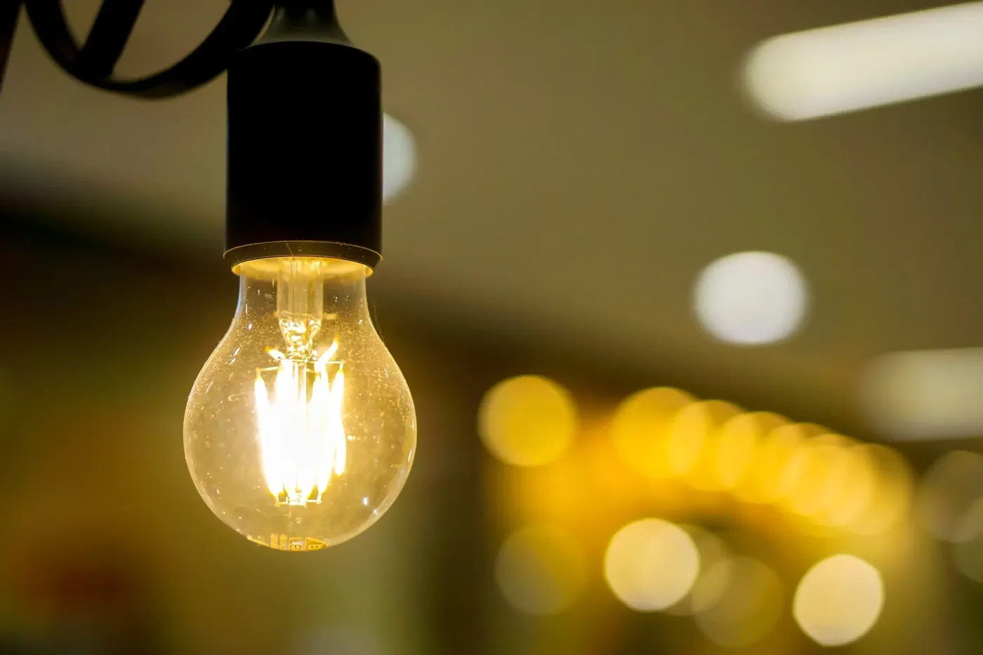 Tarifas de luz: el Gobierno oficializó el aumento del 1,6% para febrero