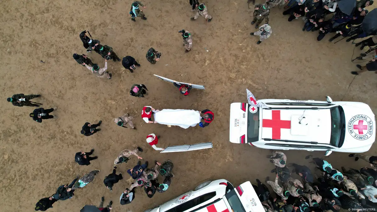 Hamas entregó un cuerpo a la Cruz Roja: Israel buscará determinar si es el de Shiri Bibas