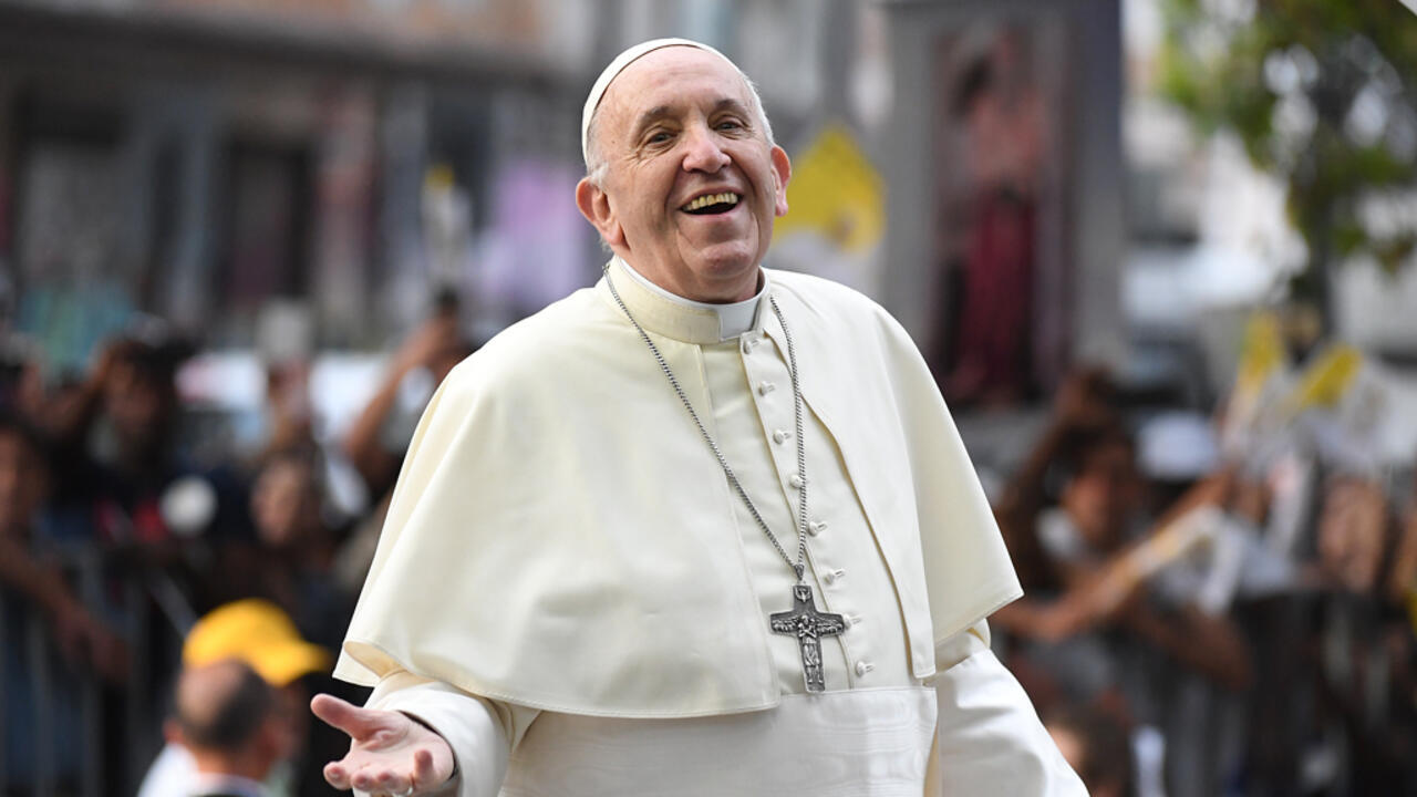 El papa Francisco sigue en estado crítico pero pasó una noche tranquila y está descansando