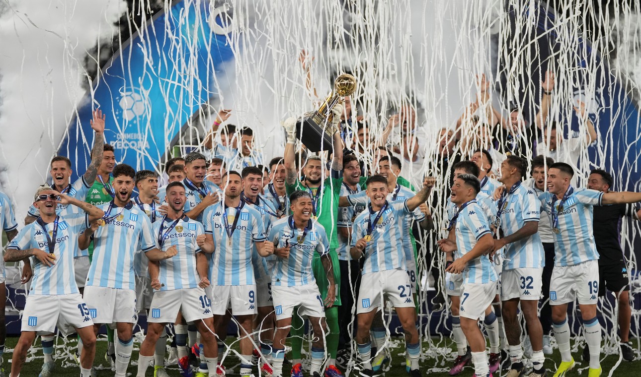 Racing le ganó a Botafogo 2 a 0 por la final de la Recopa y se consagró campeón