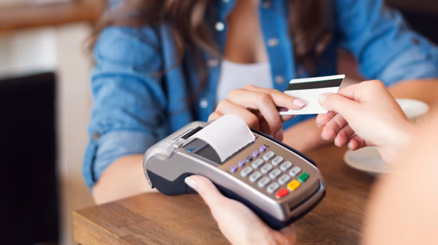 Desde hoy, los comercios deberán detallar los impuestos en los tickets: las claves para entender la medida