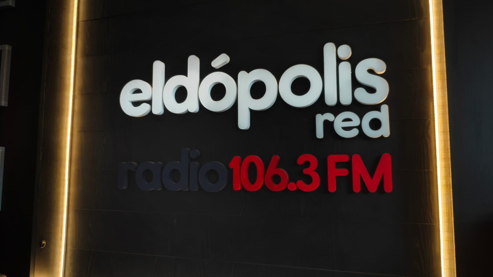 Eldópolis Radio 106.3 cumple su primer año al aire