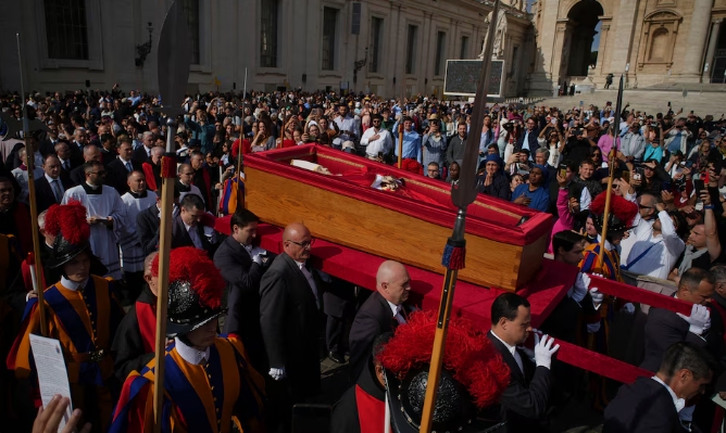 El cortejo fúnebre del papa Francisco recorrerá un trayecto de 6 km por el corazón de Roma