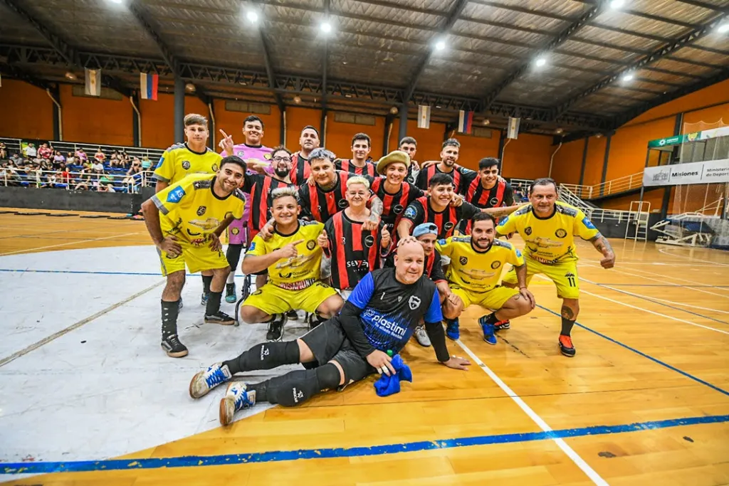 Influencers de Misiones organizan un partido de fútbol a beneficio de merenderos de Eldorado