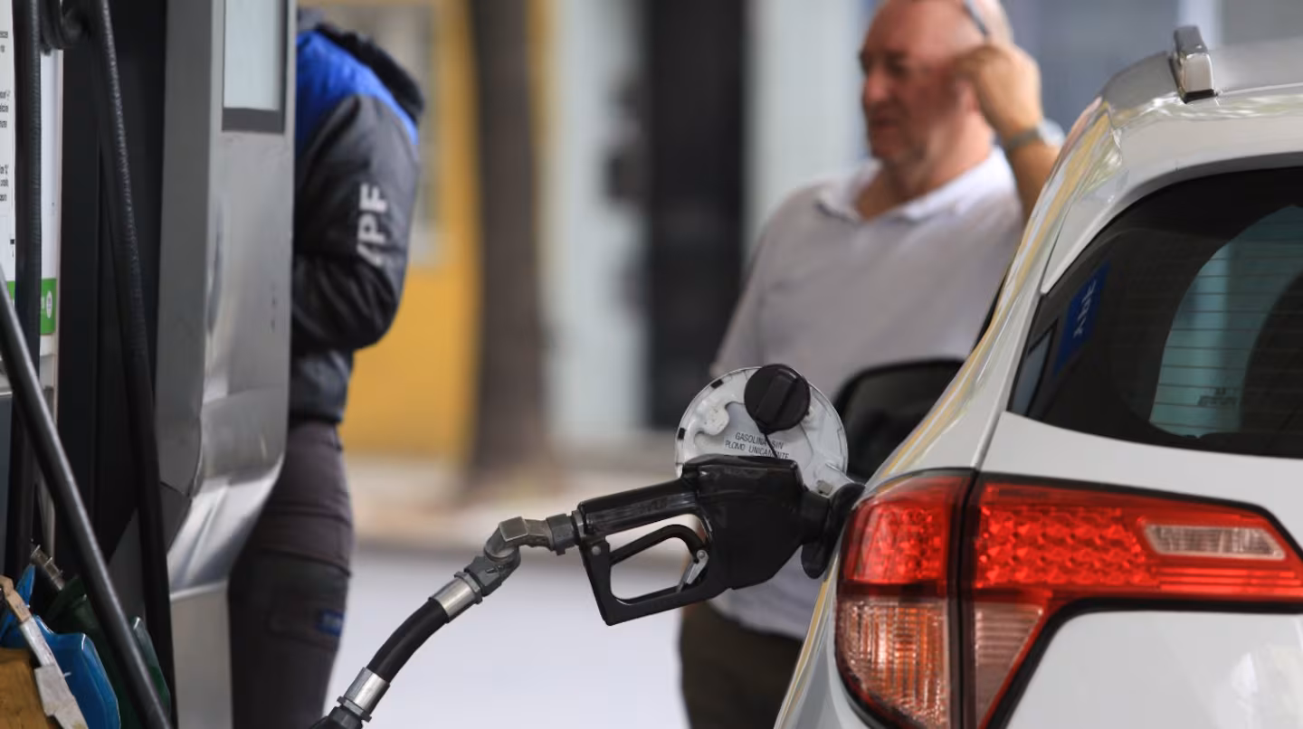 El Gobierno postergó el aumento de los impuestos al combustible hasta junio
