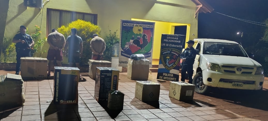 Operativo millonario en Eldorado: la Policía demoró a tres hombres y secuestró un vehículo abarrotado de contrabando