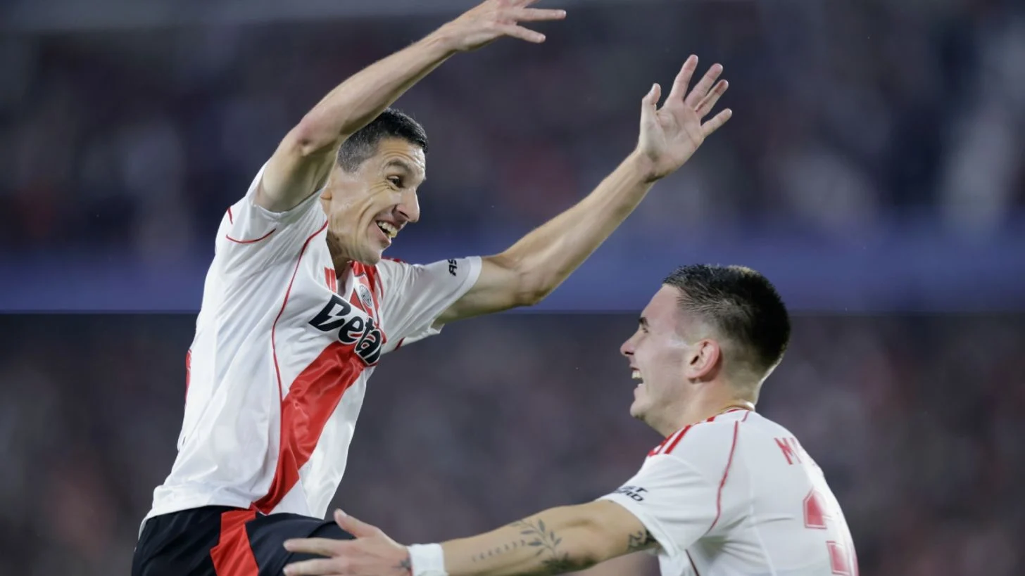 River goleó 4-1 a Vélez en el Monumental y enfrentará a Barracas en octavos