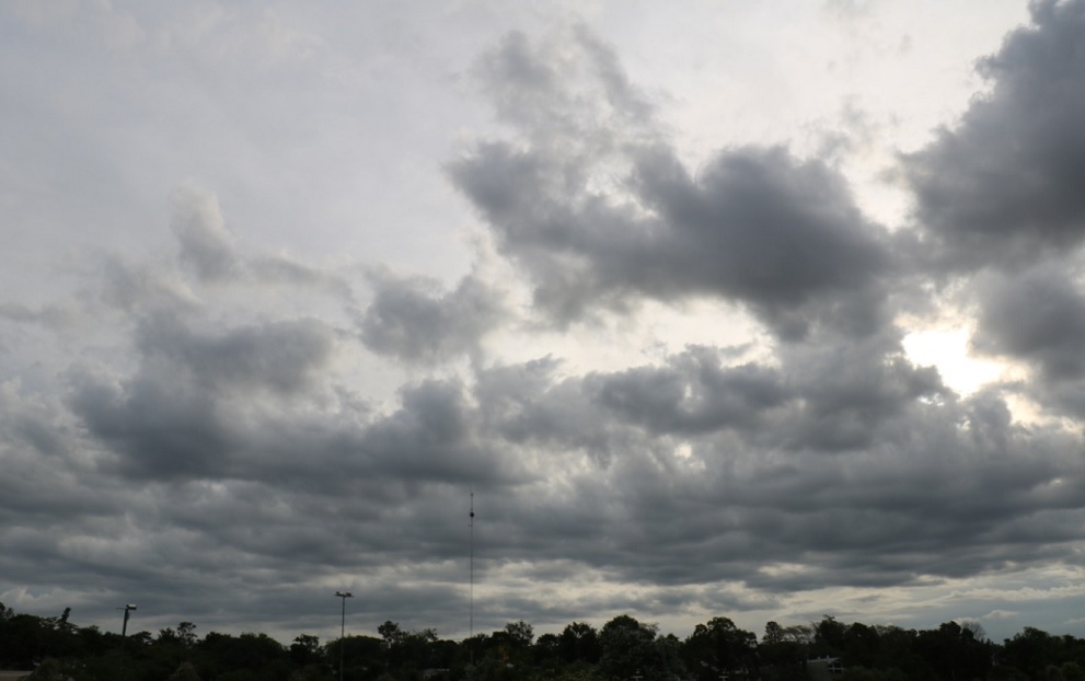 Lunes con cielo nublado y calor en Misiones
