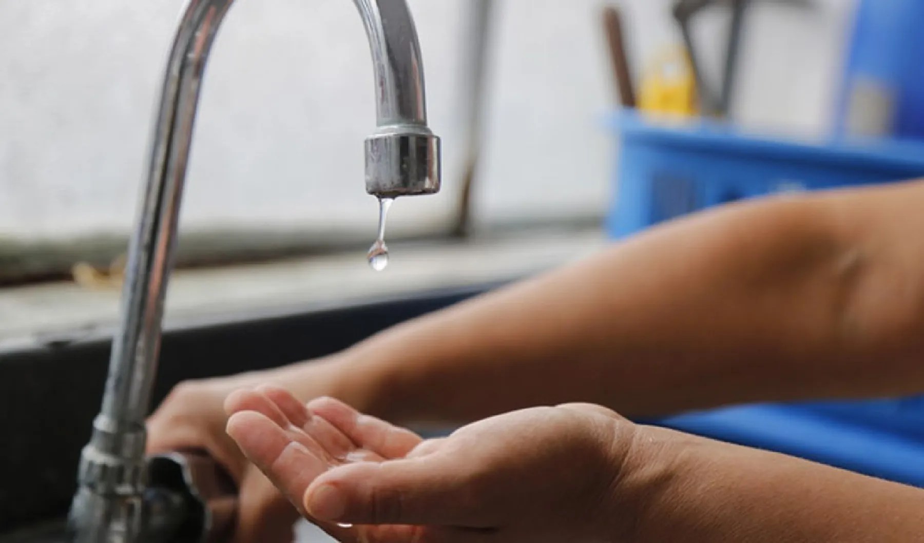 Realizan corte de agua por obras de la CEEL sobre la Avenida 9 de Julio - Imagen principal