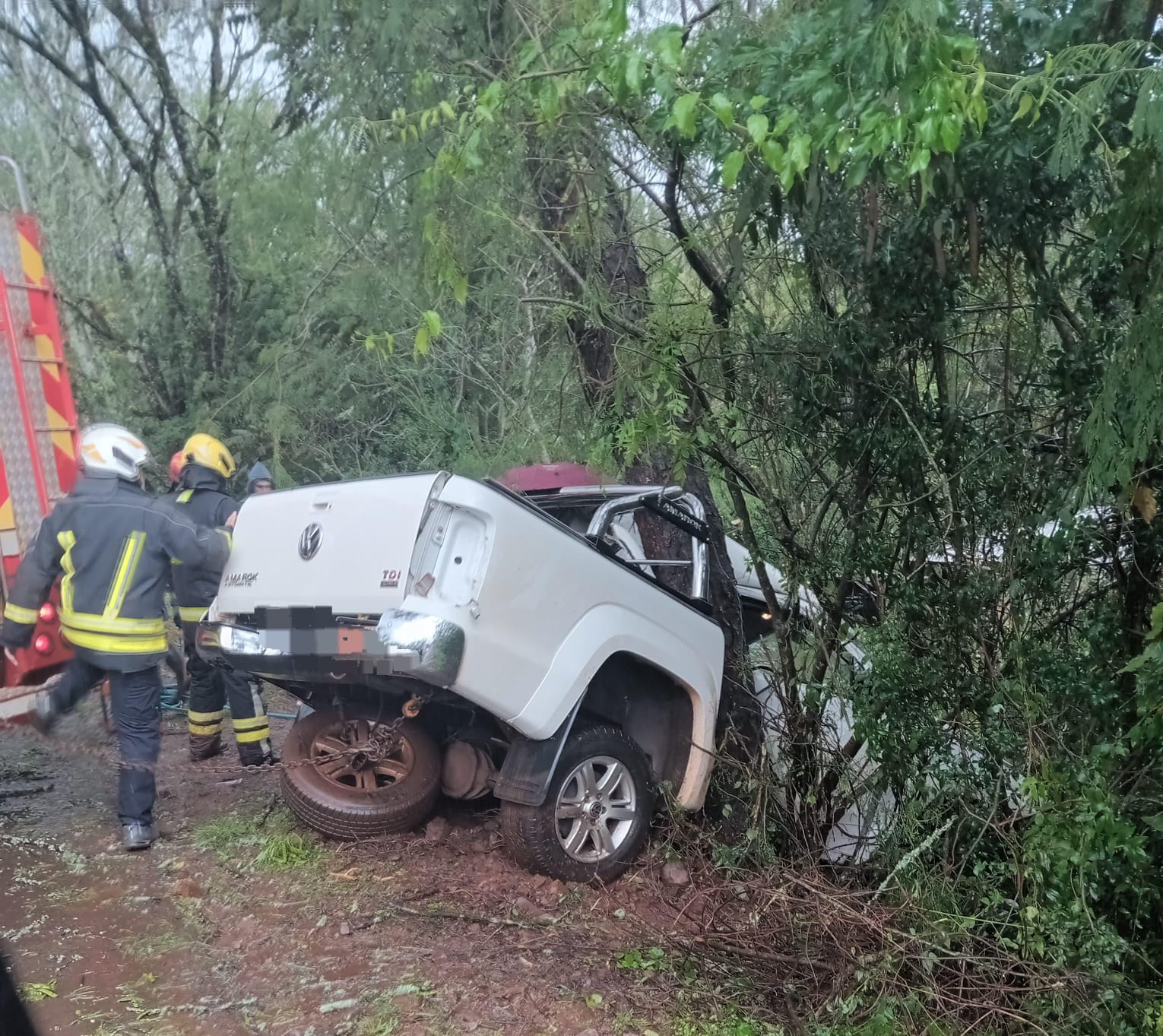 Una joven falleció y tres personas resultaron heridas en un despiste sobre la Ruta 103