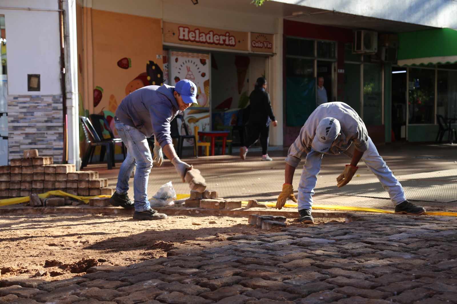 Avanzan las obras de mejora en Plaza Sarmiento por el proyecto de la “Super Manzana”