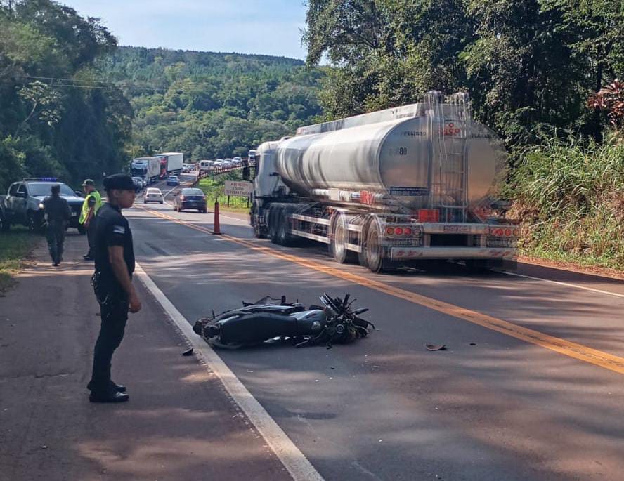 Piray: Un motociclista resultó herido tras chocar contra un camión en la Ruta 12