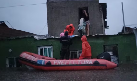 Temporal en provincia de Buenos Aires: más de mil evacuados y rutas cortadas