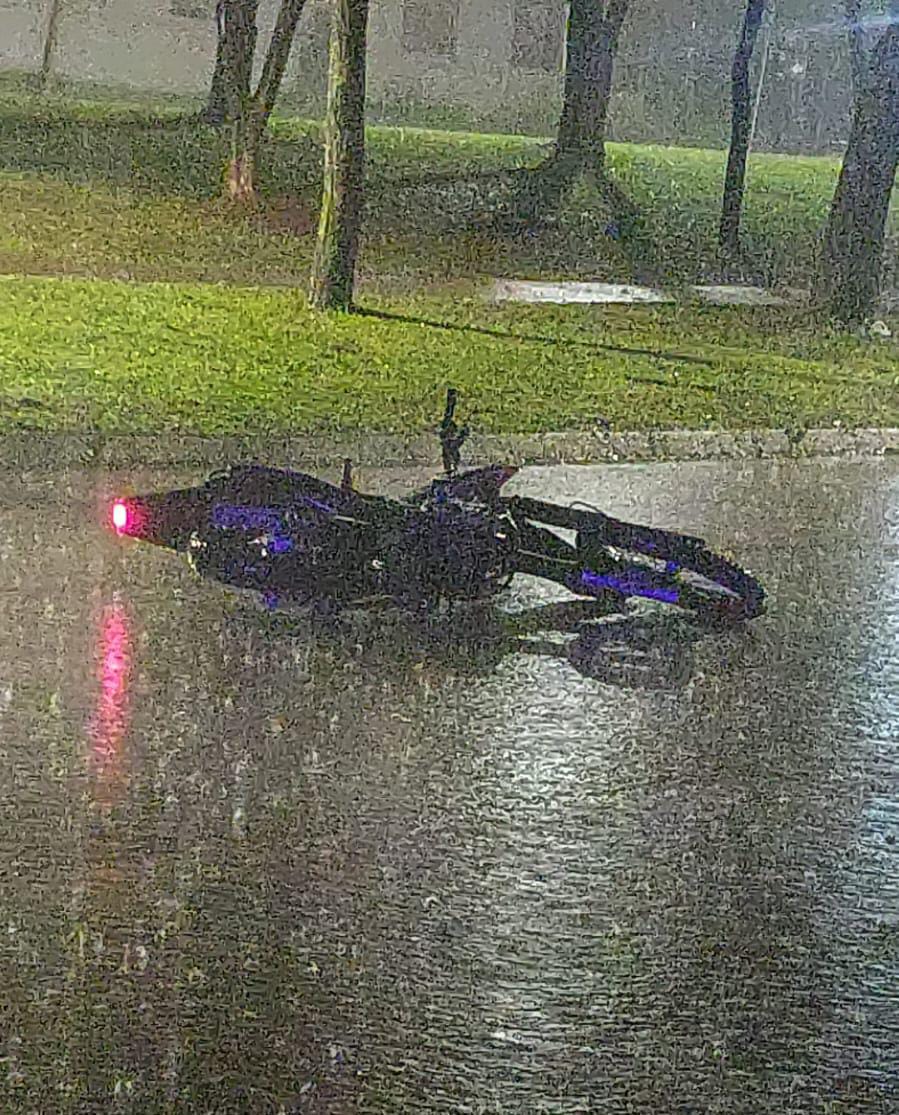 Dos jóvenes murieron tras despistar con su moto e impactar contra un poste en Apóstoles