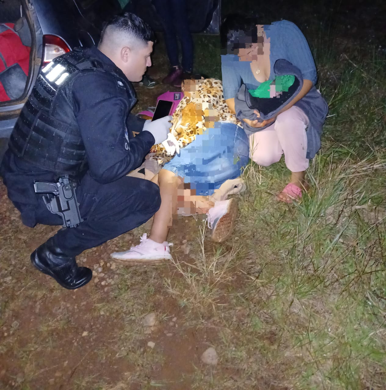 Milagro en la ruta: una madre dio a luz al costado de la Ruta 14 con ayuda policial