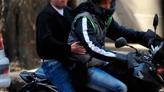 Motochorros armados robaron dinero de un comercio de Eldorado