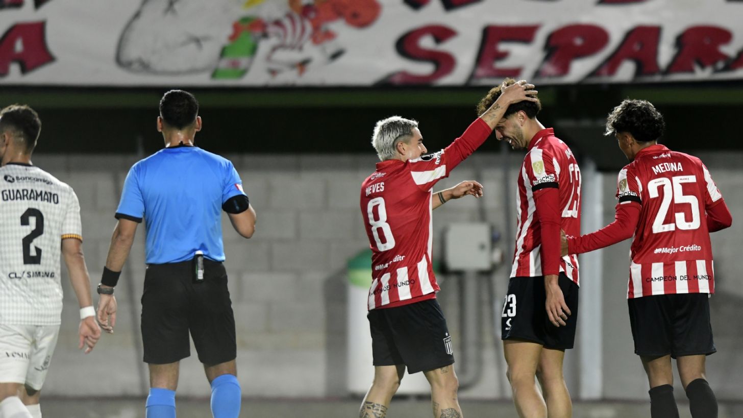 Estudiantes venció 2-0 a Carabobo y se metió en octavos como puntero de su grupo
