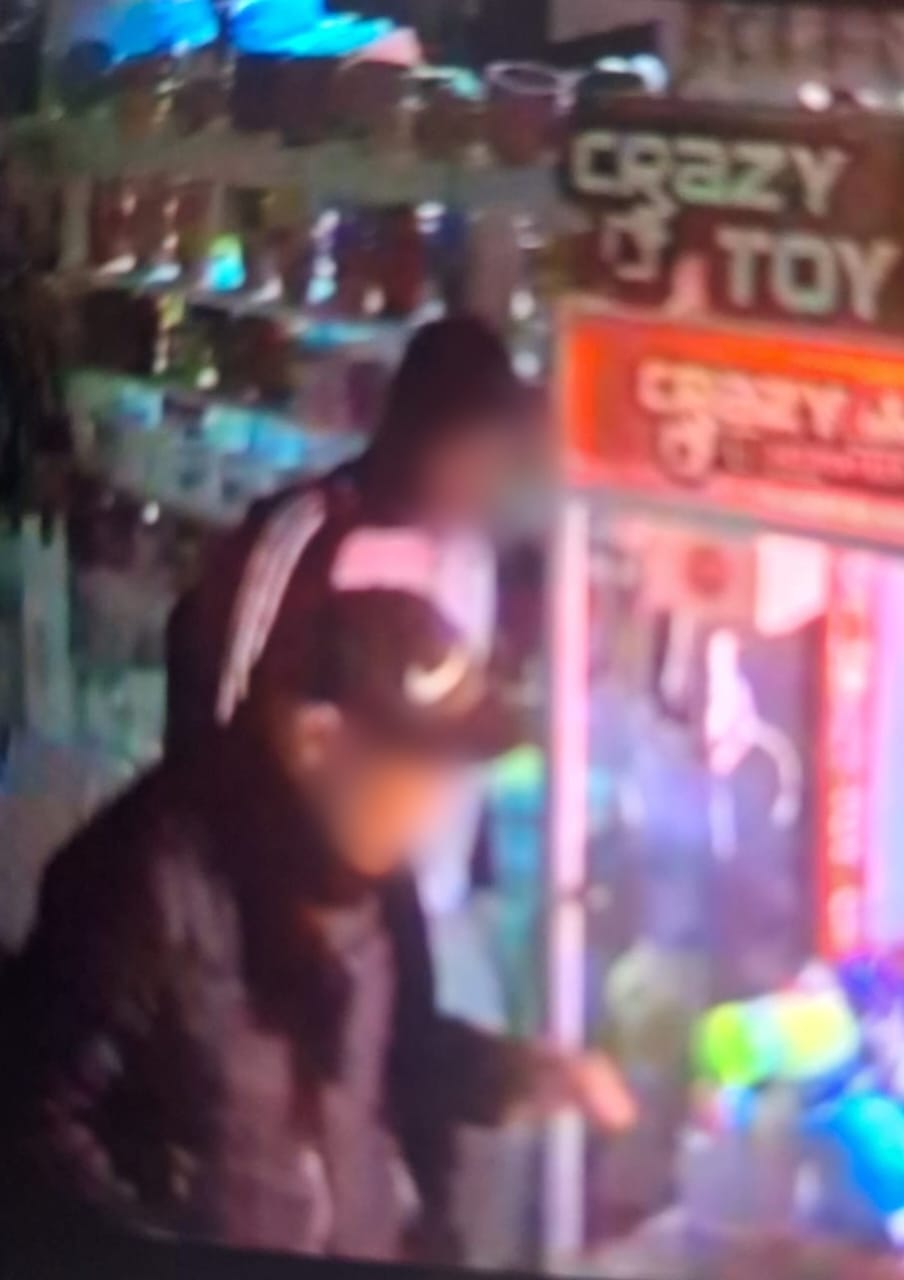 Volvió a robar a los 4 días de salir de prisión, violentó una máquina de peluches y lo delató una cámara