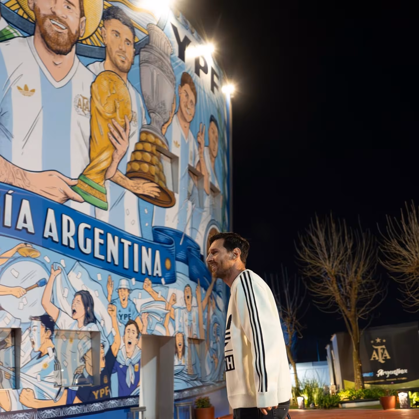 Lionel Messi llegó a la Argentina y la Selección ya piensa en el partido contra Chile por las Eliminatorias
