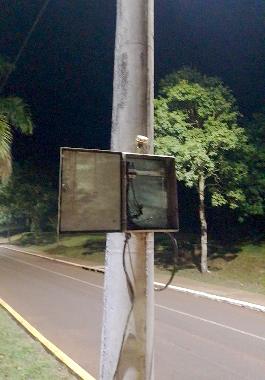 Vandalizaron un tablero eléctrico y dejaron sin luz a la costanera de Eldorado