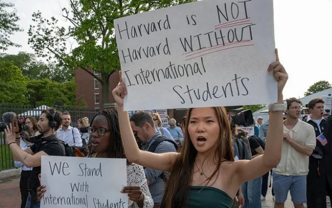 Trump suspende las visas para los nuevos estudiantes extranjeros de la Universidad de Harvard