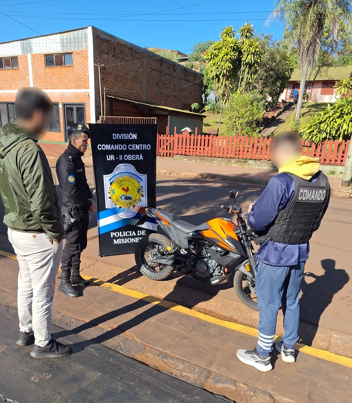 Detuvieron a un joven que intentaba vender una moto de alta gama con papeles falsos en Facebook