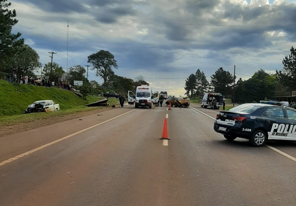 Choque fatal en San Vicente: Tres personas fallecieron y una mujer resultó con heridas graves