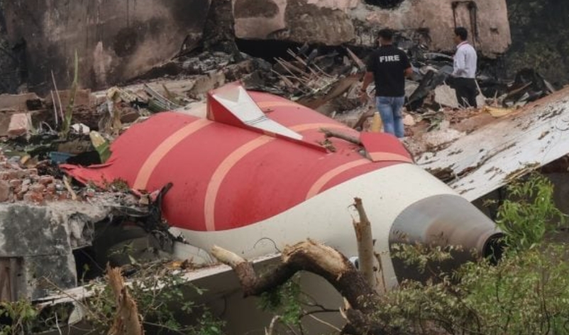 Encontraron la segunda caja negra del avión que se estrelló en la India