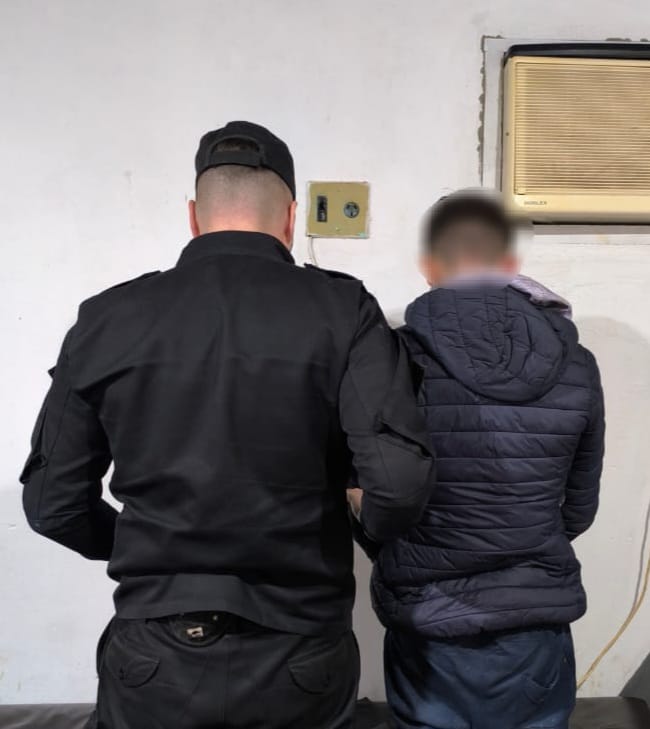 San Javier: demoraron a un adolescente con antecedentes que llevaba droga y motopartes robadas