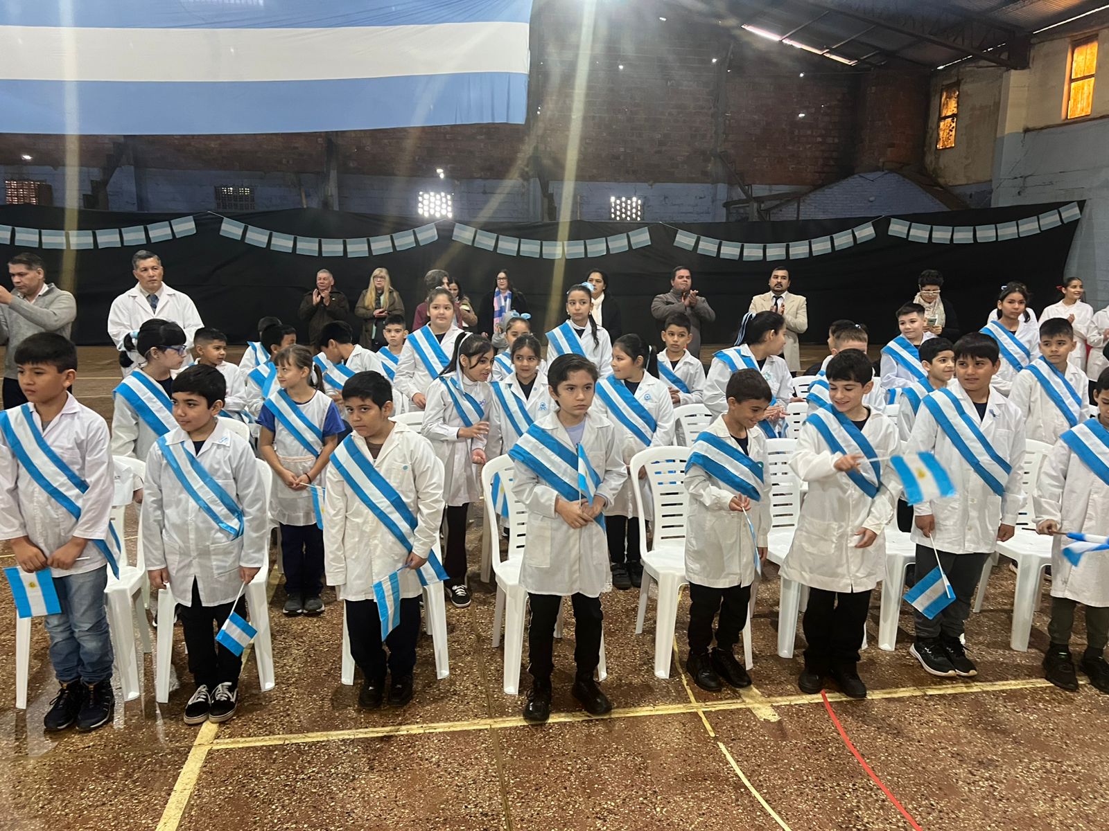 Más de 100 estudiantes eldoradenses prometieron lealtad a la Bandera este 20 de Junio