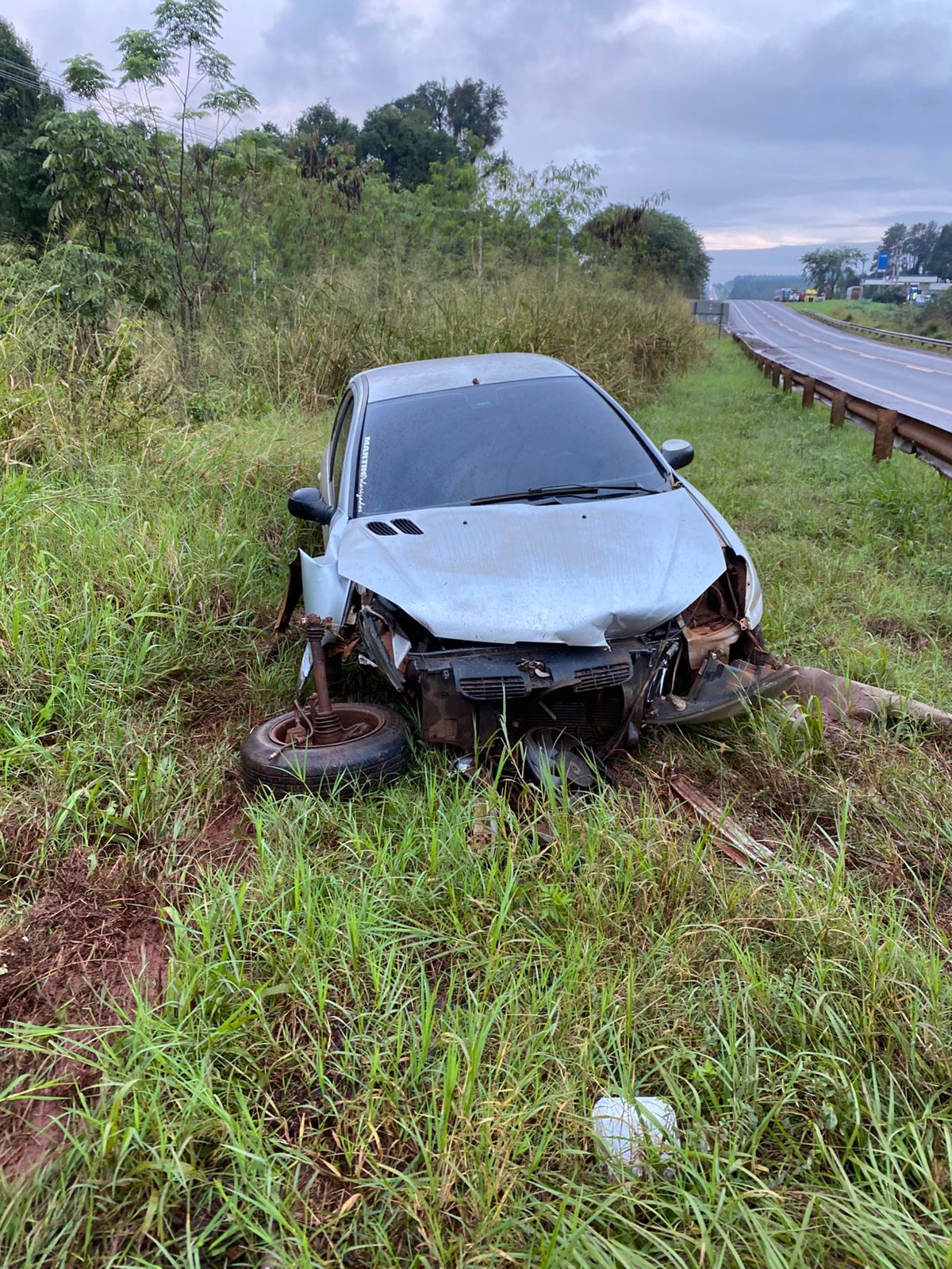 Un automovilista despistó sobre la Ruta Nacional 12 en Puerto Esperanza