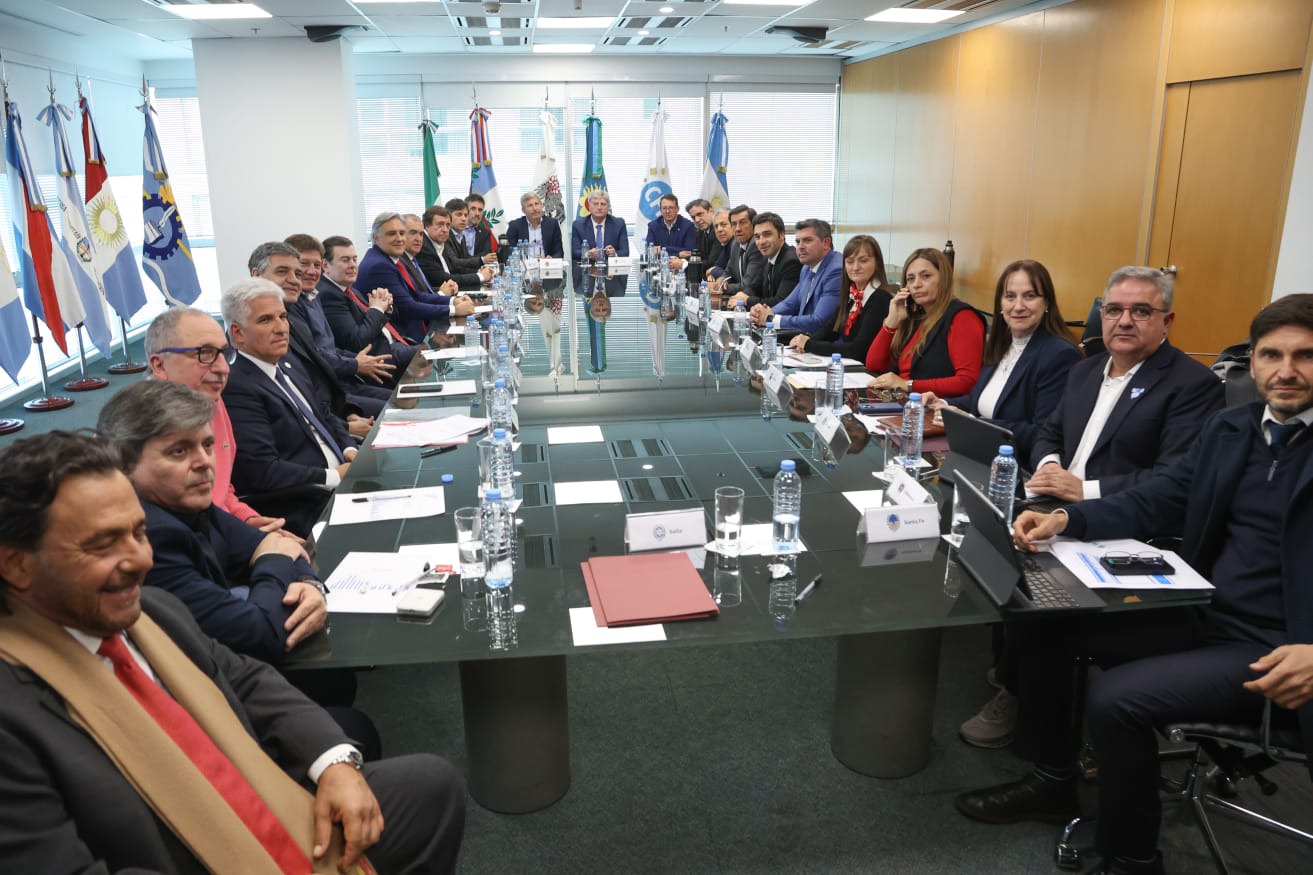 Gobernadores acordaron una propuesta legislativa sobre distribución del impuesto a combustibles y fondo del tesoro