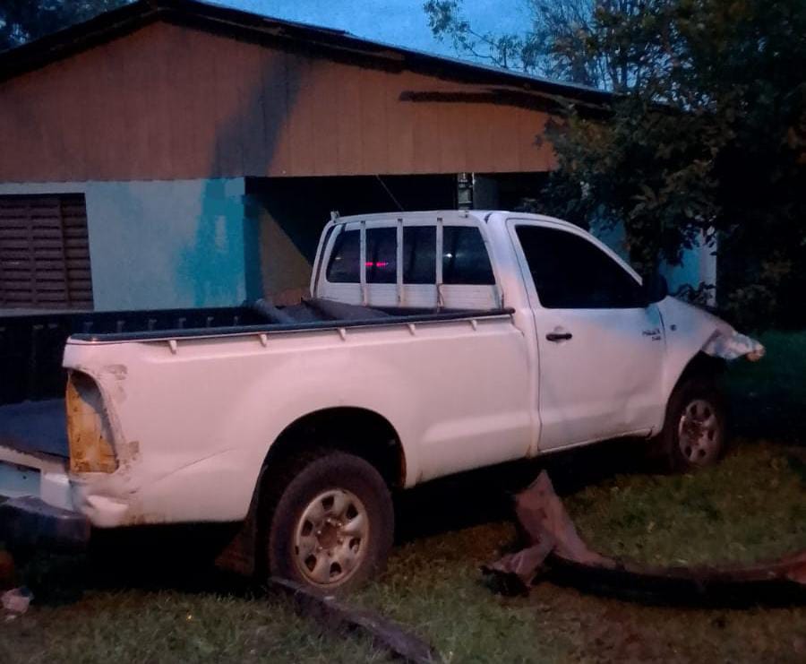 Un conductor se dio a la fuga tras chocar un auto estacionado en Alem