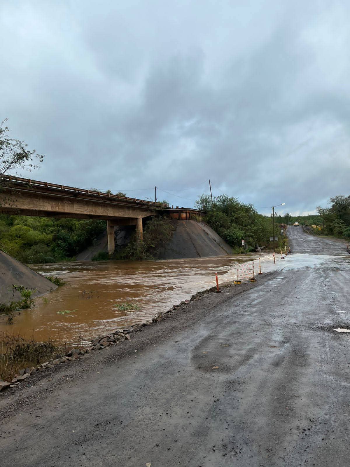 Interrumpen el tránsito sobre la Ruta Provincial 7 por el desborde del arroyo Tabay