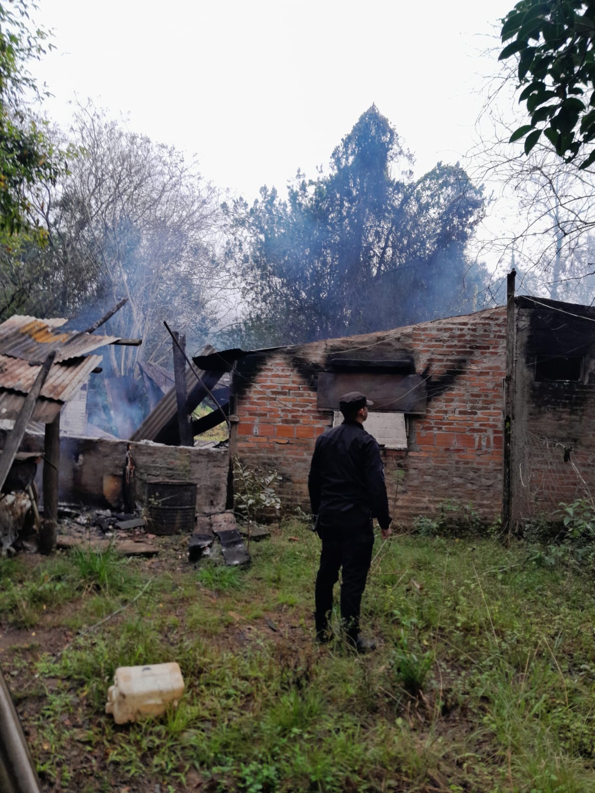 Asistieron a una madre y su hijo tras el incendio de su casa en Santo Pipó 