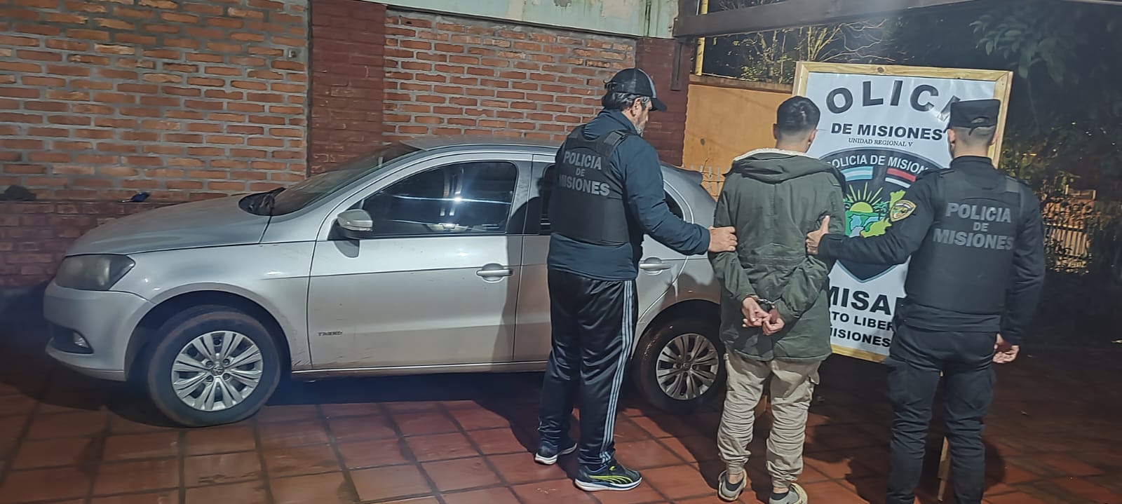 Detuvieron a un hombre que manejaba un auto robado con papeles truchos en Puerto Libertad