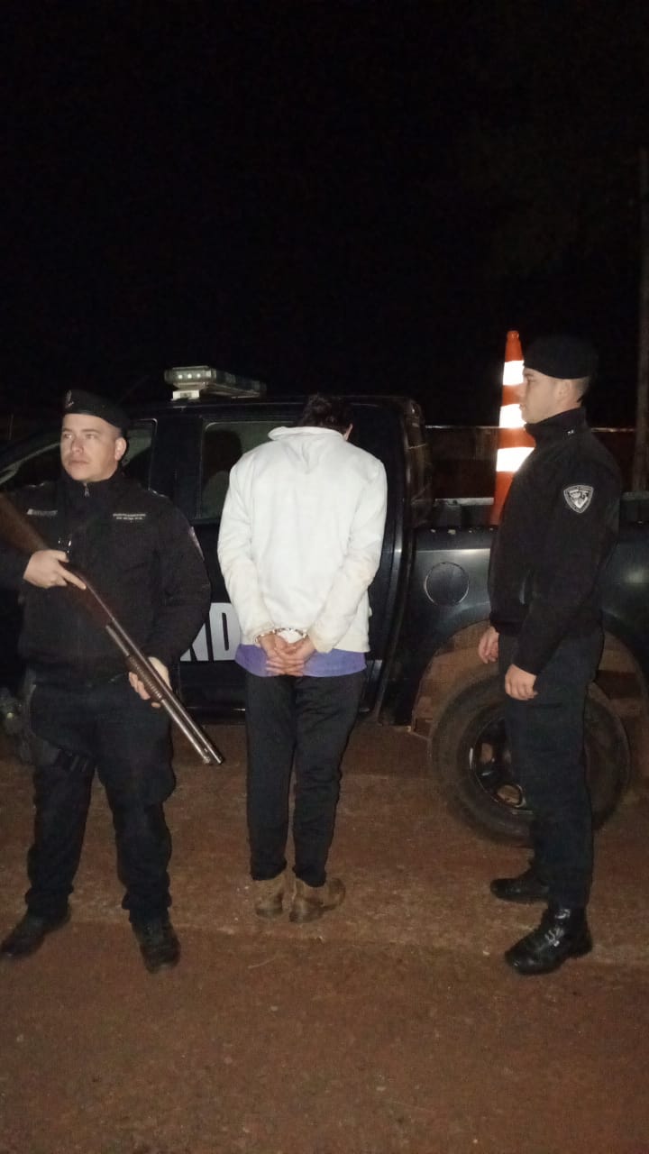 Capturaron a un ex convicto con un cuchillo y una tobillera electrónica en un paso ilegal de San Antonio