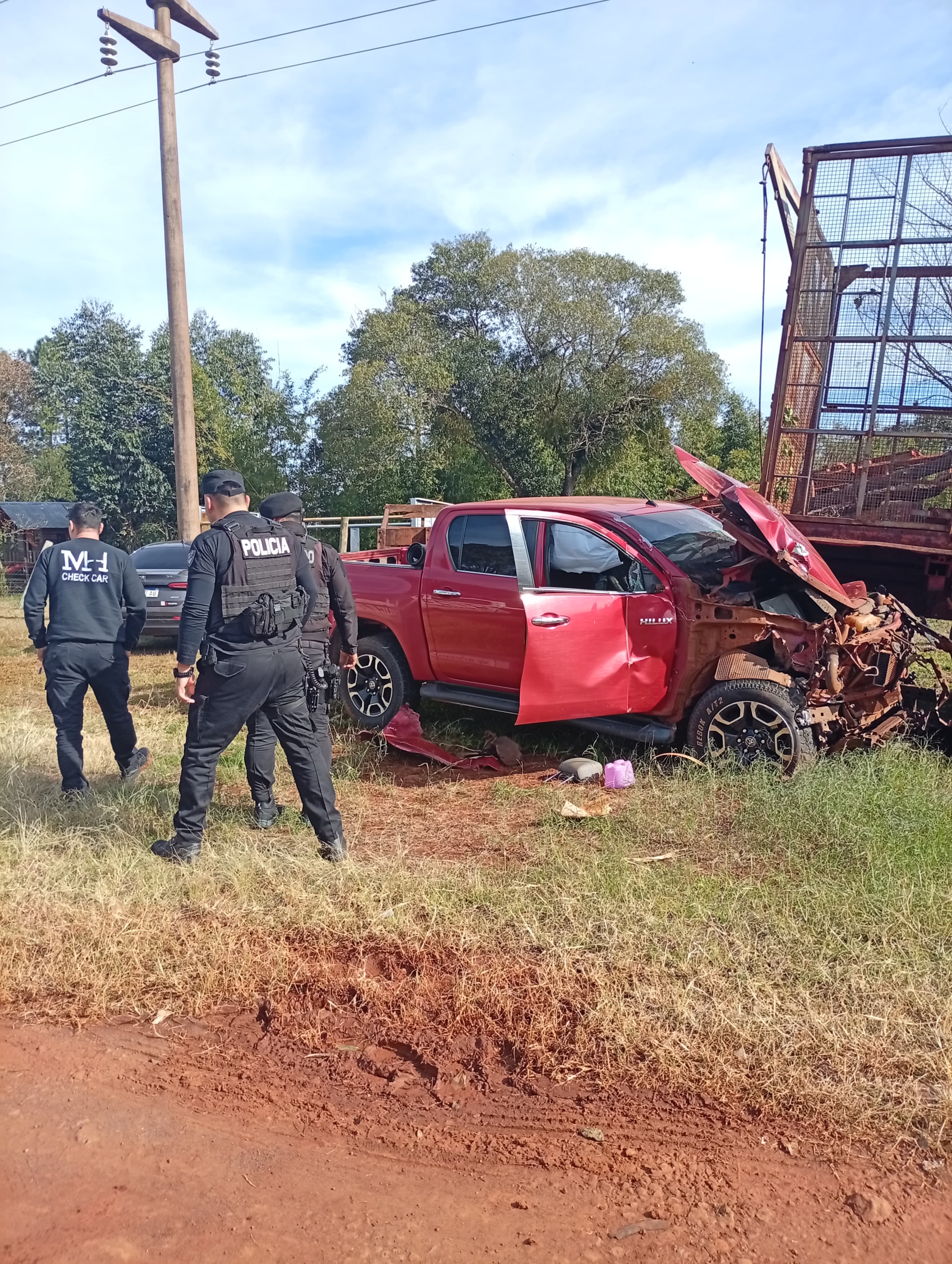 Detectaron dos camionetas con irregularidades: una preparada para contrabando y otra robada en Brasil