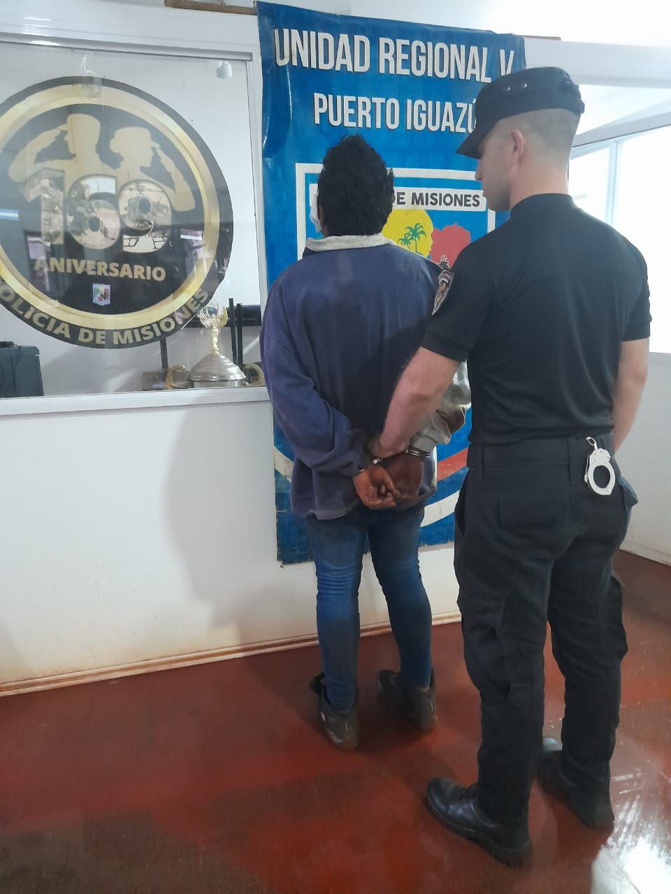 Detuvieron a un hombre y recuperaron un auto robado de un taller mecánico en Esperanza