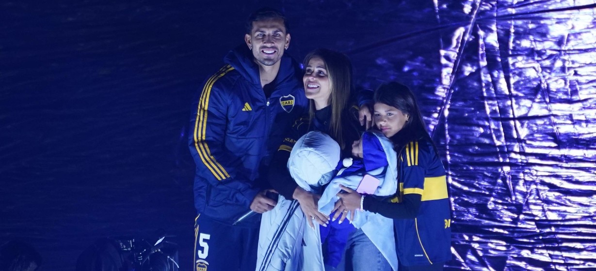Leandro Paredes fue presentado en Boca y los hinchas lo recibieron con una fiesta en la Bombonera