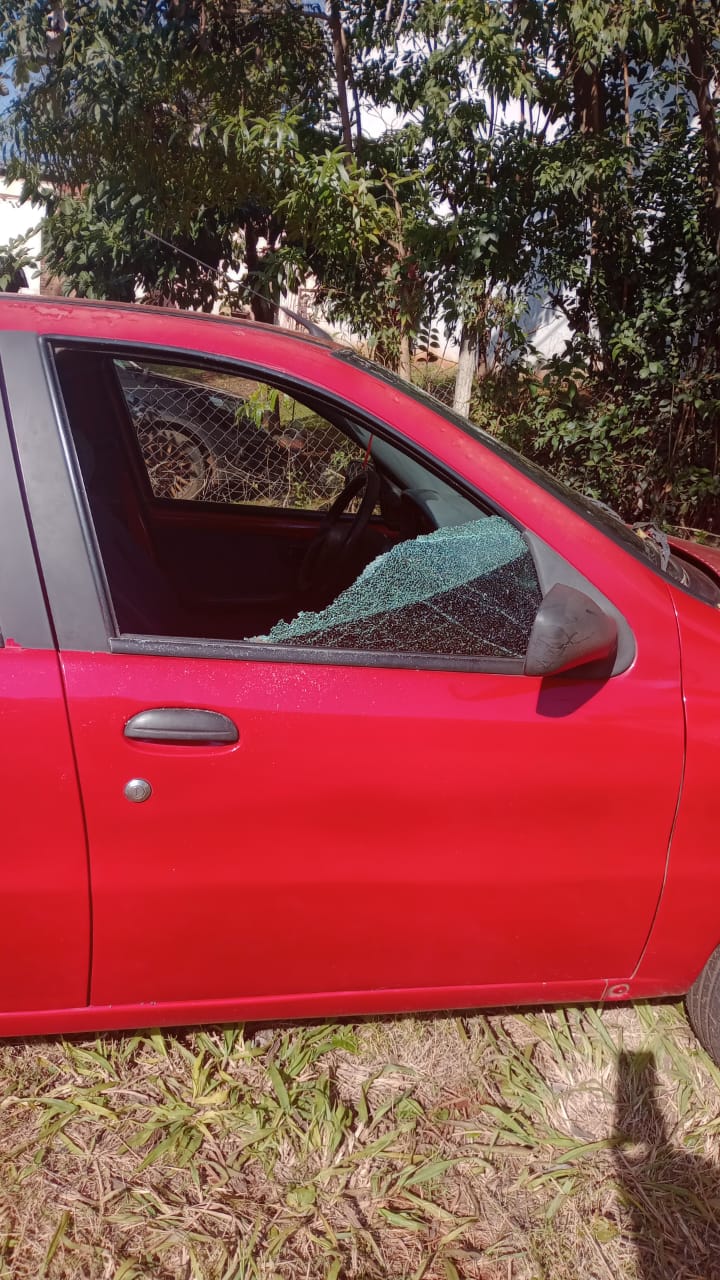Eldorado: Rompieron las ventanillas de dos autos y robaron varios objetos