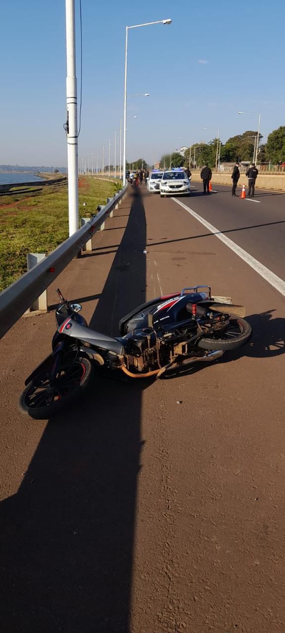 Despiste fatal en Posadas: un motociclista de 19 años perdió la vida