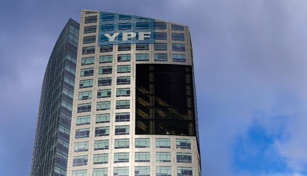Juicio por YPF: Preska define si suspende la orden que obliga a la Argentina a entregar las acciones