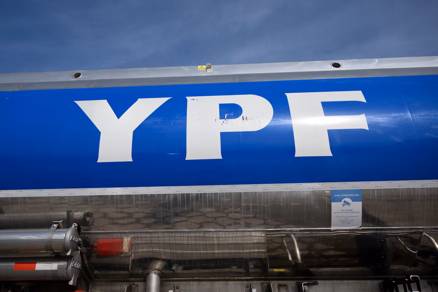 Juicio por YPF: la Argentina enfrenta días clave y evalúa dos escenarios para evitar transferir las acciones