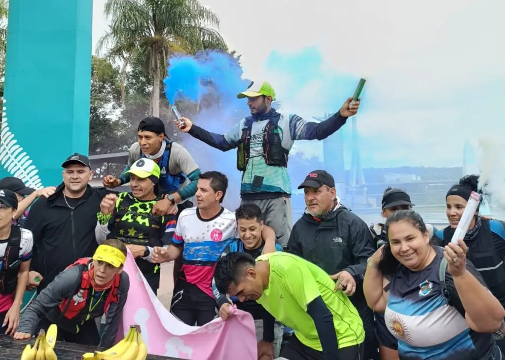 El corredor Matías Peralta llegó a Iguazú y completó el desafío de los 310 km