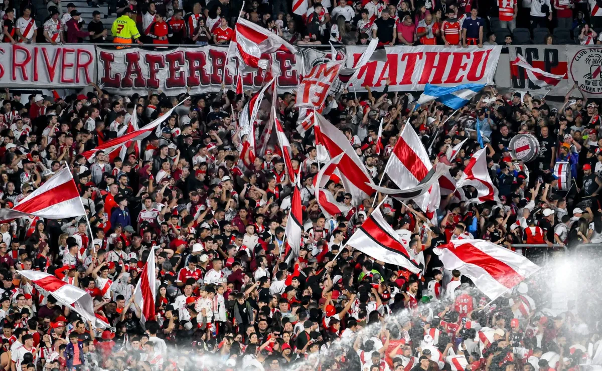 Tapia confirmó la vuelta de los hinchas visitantes al fútbol argentino: “Un día histórico”