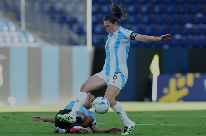 Con un gol agónico, la Selección femenina venció 2-1 a Chile por la Copa América 2025