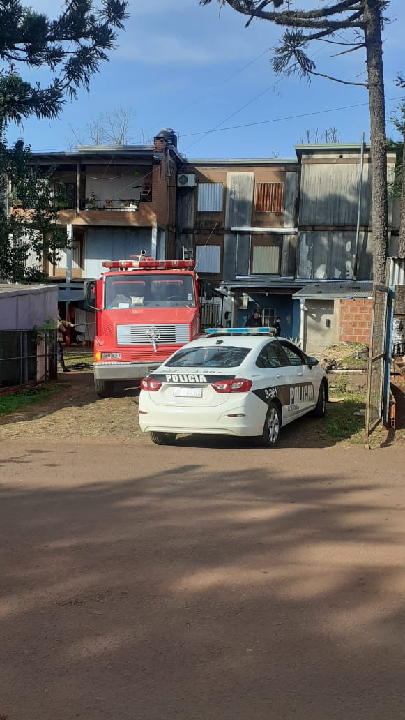 Principio de incendio en un departamento del complejo Eldorado 3 - Imagen 1