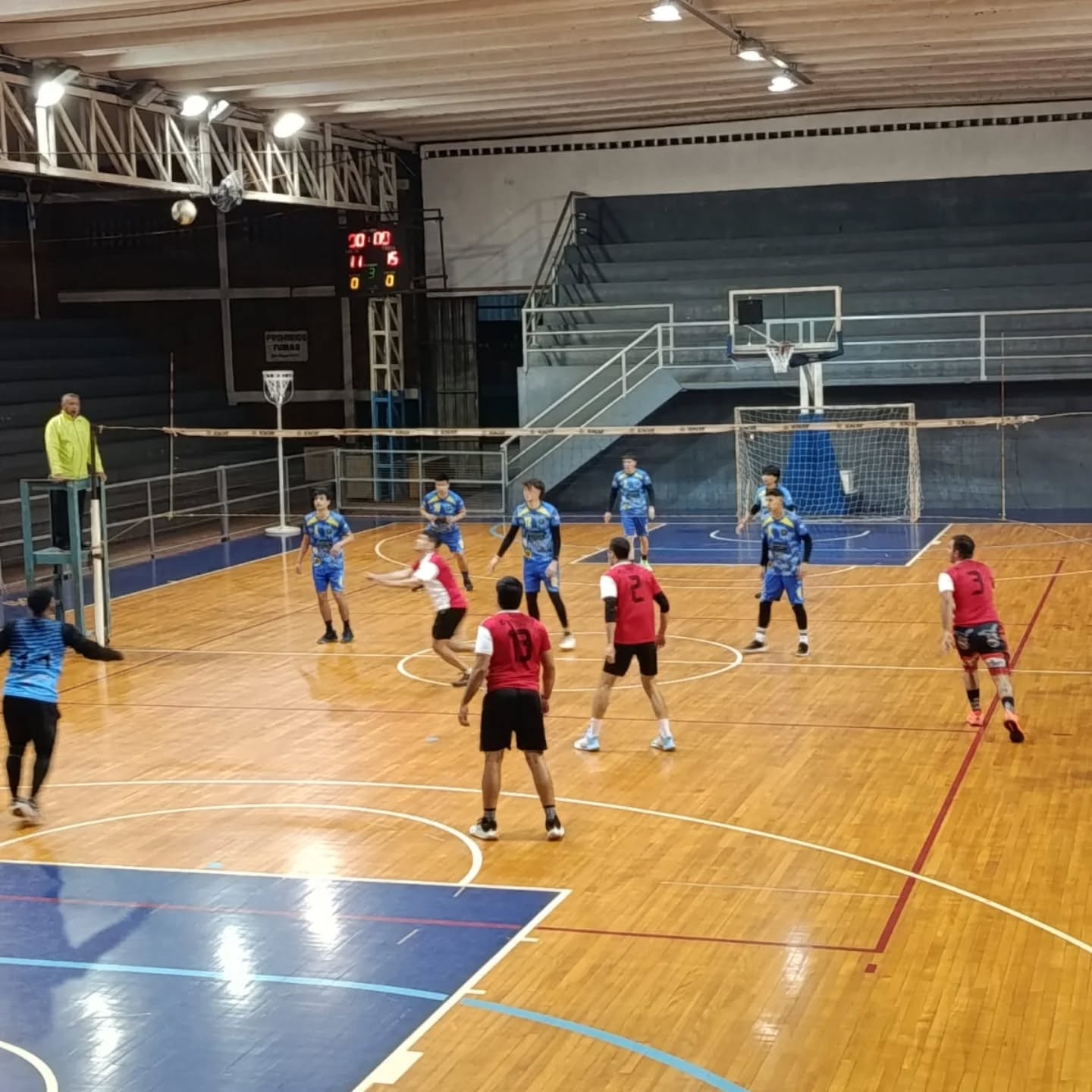 Esta noche se juegan dos partidos del Torneo de Vóley Libre Masculino en el polideportivo del km 9