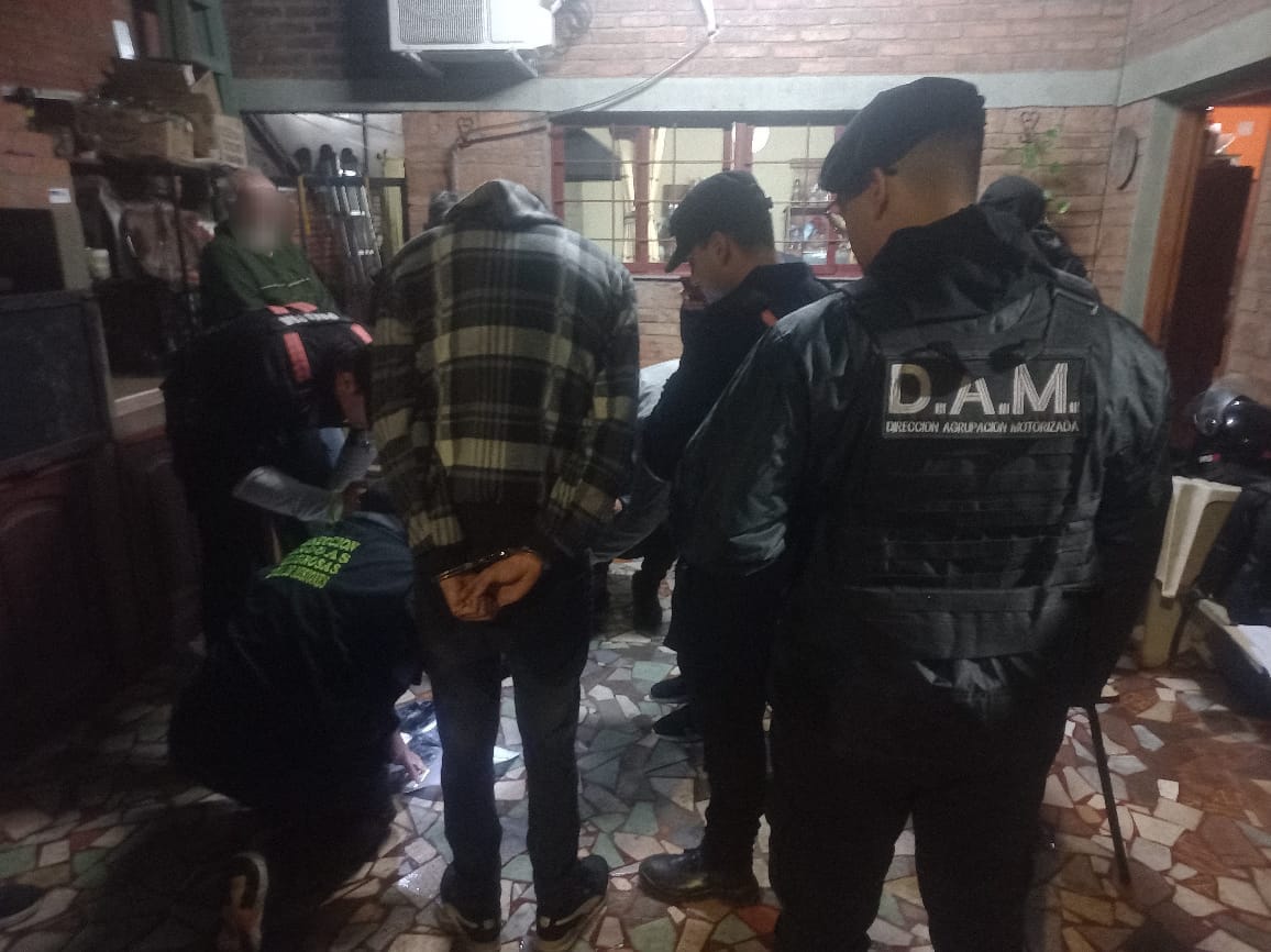 La Policía secuestró cocaína valuada en $11 millones y arrestó a dos narcos posadeños - Imagen principal